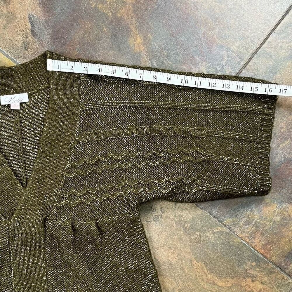 Violet Short Sleeve V-neck Green Sweater Medium - Picture 6 of 11